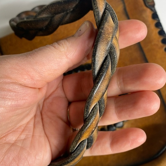 Vintage Rare Find Tooled Rustic Boho Leather Bag w /Floral Design - Picture 8 of 13